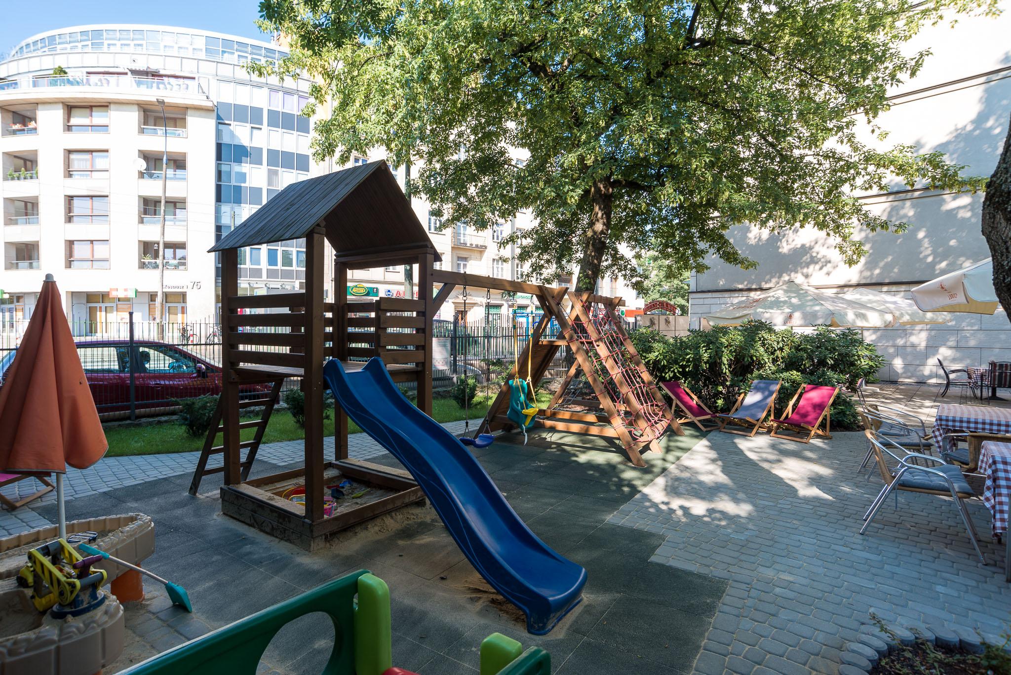 Niebieski Art Hotel & Spa Krakow Bagian luar foto Playground at the International School of Paris